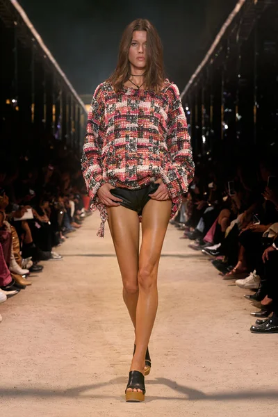Look 14